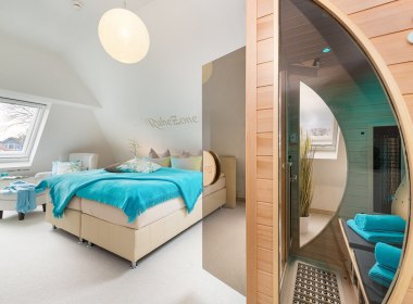 Kabine-Tuer-offen-Bett
